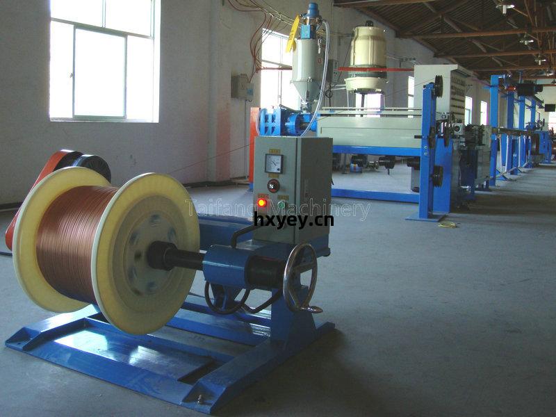 Ф70+35型(xing)PLC電腦(nao)式高(gao)速押出(chu)機