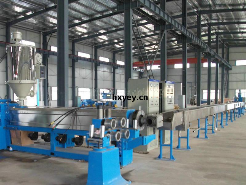 Ф90+45型(xing)PLC電(dian)腦(nao)式高速(su)押(ya)出機