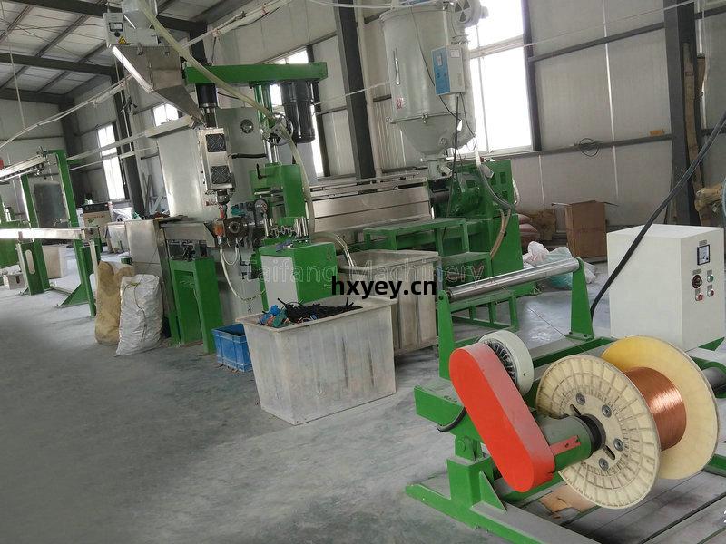 Ф70+45型(xing)PLC電腦式高速押出(chu)機(ji)