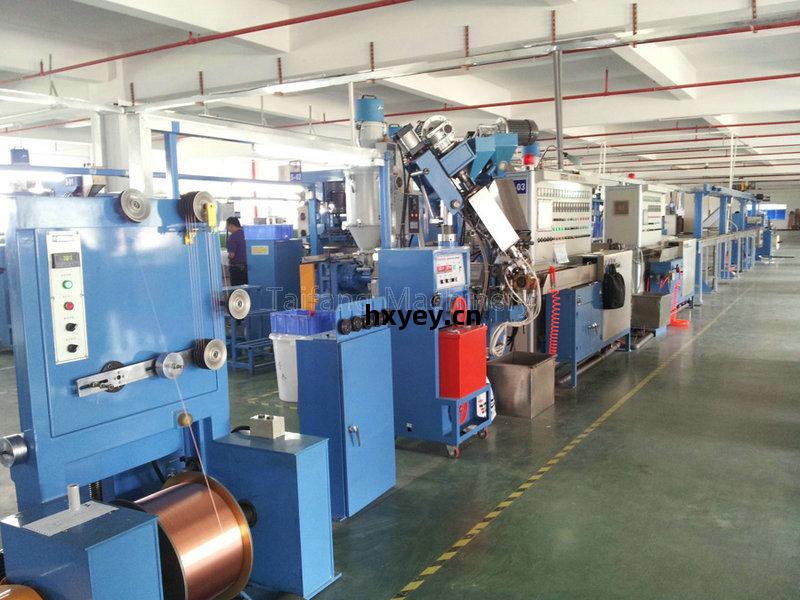 化學(xue)發泡押出機