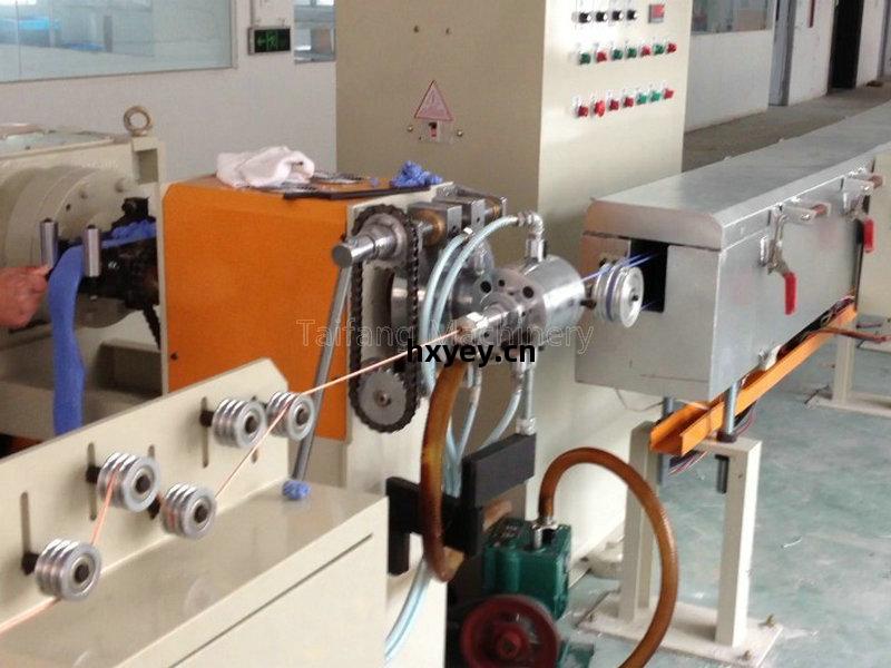 矽(gui)膠線(xian)押出機