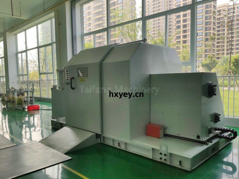 懸(xuan)臂(bi)式(shi)單絞(jiao)成(cheng)纜機